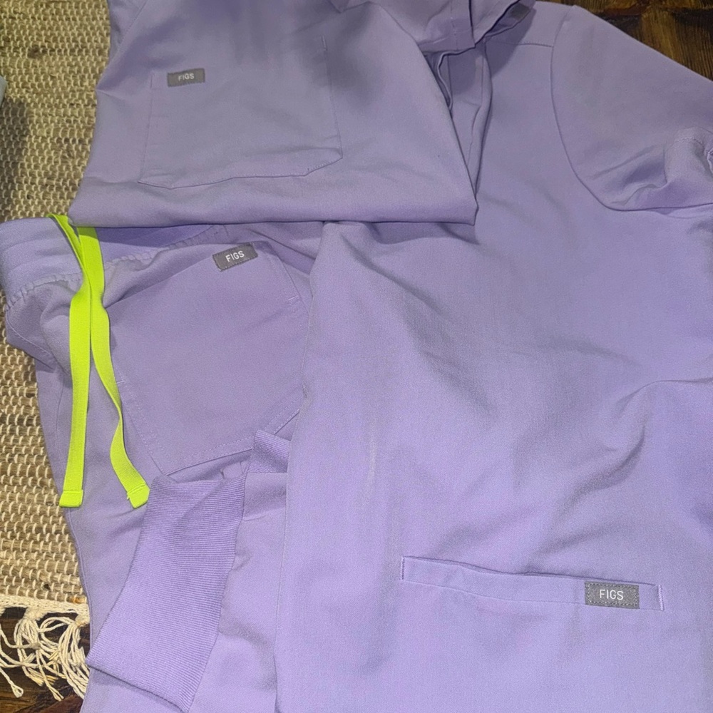 Figs Purple Scrub Set with Bright Yellow Accents